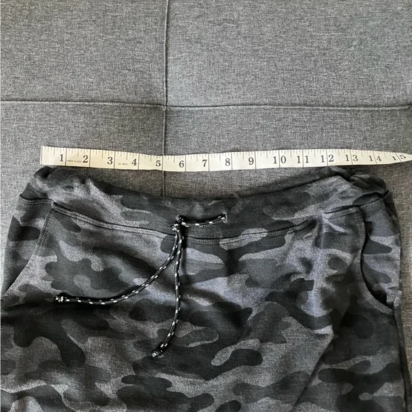 SUNDRY EVEREVE Grey Camo Mini Skirt Size 2 - Picture 6 of 11